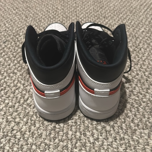 Air Jordan 1 Mid 'Chile Red Shoes - Picture 5 of 5